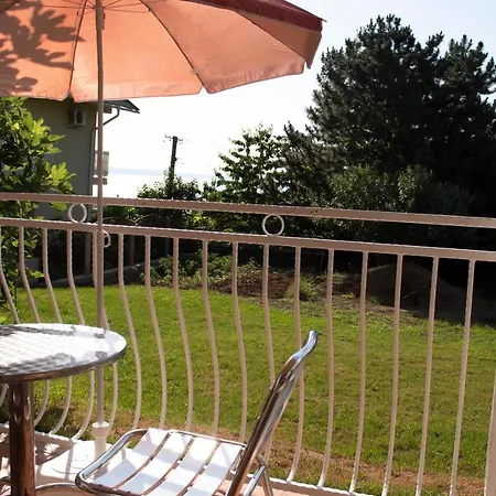 Gyoengyoem * Balatonalmádi