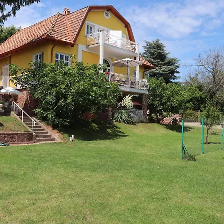 Gyoengyoem * Balatonalmádi