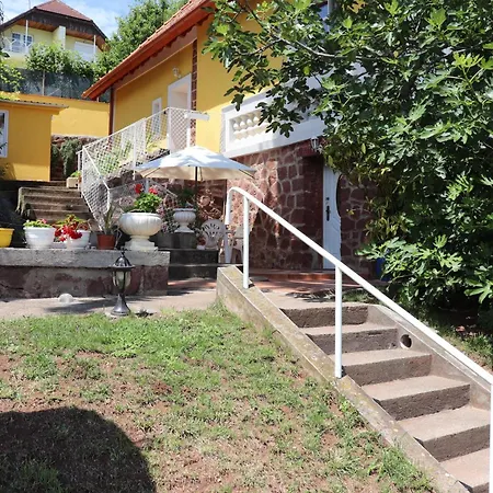 Gyoengyoem דירה *