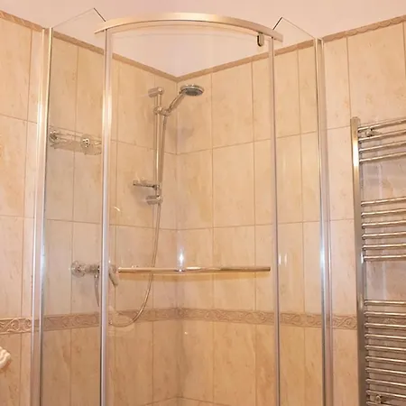 Gyoengyoem * Balatonalmádi