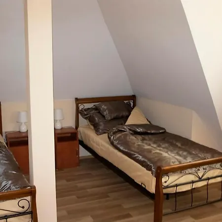 Gyoengyoem Apartamento *