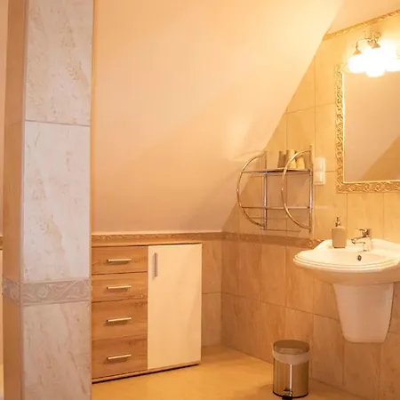 Apartment Gyoengyoem Balatonalmádi