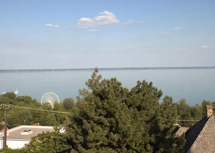 Gyoengyoem * Balatonalmádi