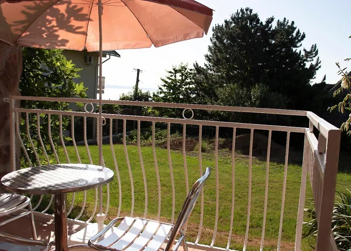 Gyoengyoem * Balatonalmádi