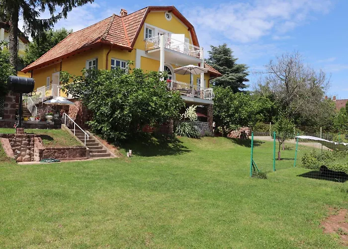 Gyoengyoem * Balatonalmádi