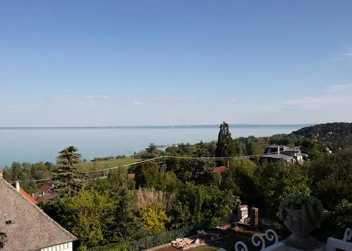 Gyoengyoem * Balatonalmádi